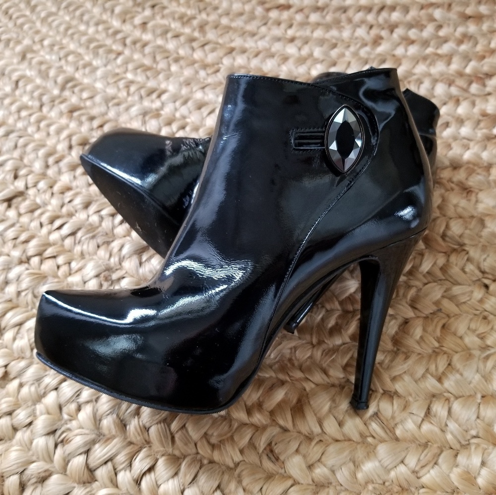 Nando Muzi  Patent Leather Shoes with Crystals.